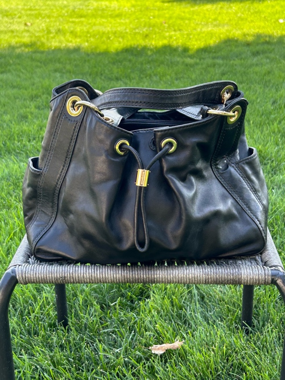 Michael Kors Leather Drawstring Hobo Shoulder Bag Gold Hardware. 13” x 9” EUC